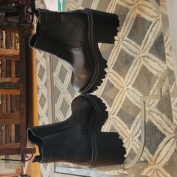 Urban Outfitters boots - Picture 3 of 7